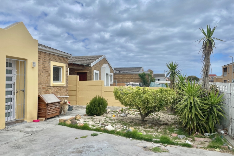 2 Bedroom Property for Sale in Strandfontein Western Cape